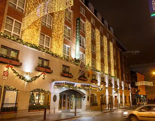 Residential holiday lighting